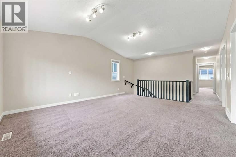 80 Sherwood Crescent NW — photo 15 of 40