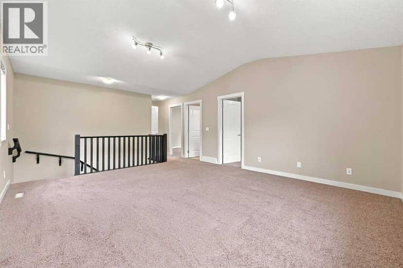 80 Sherwood Crescent NW — photo 14 of 40
