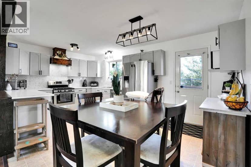 106 Strathaven Bay — photo 16 of 40