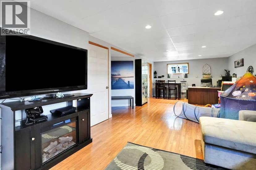 106 Strathaven Bay — photo 34 of 40