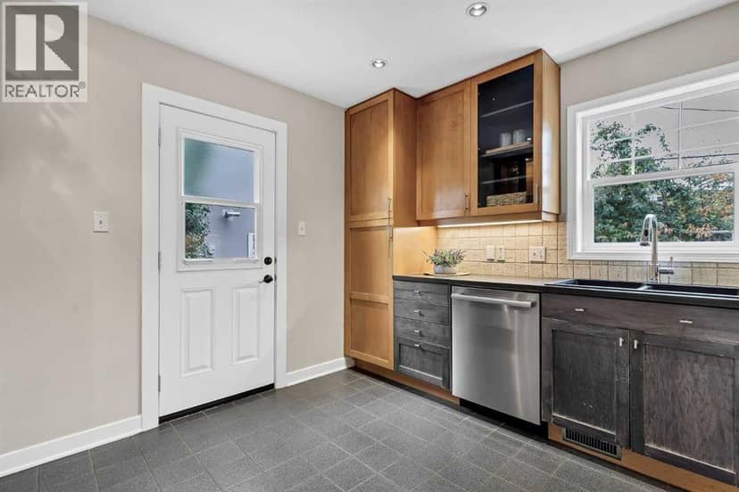1905 2 Street NW — photo 14 of 40