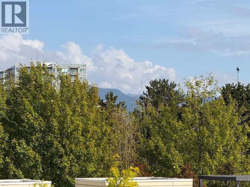 502 120 Milross Avenue — photo 30 of 38