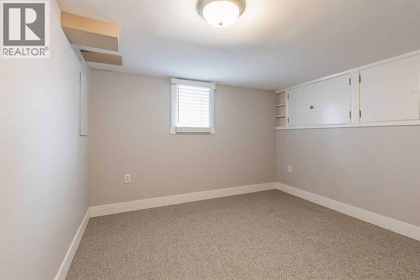 337 4 Street SW — photo 27 of 37