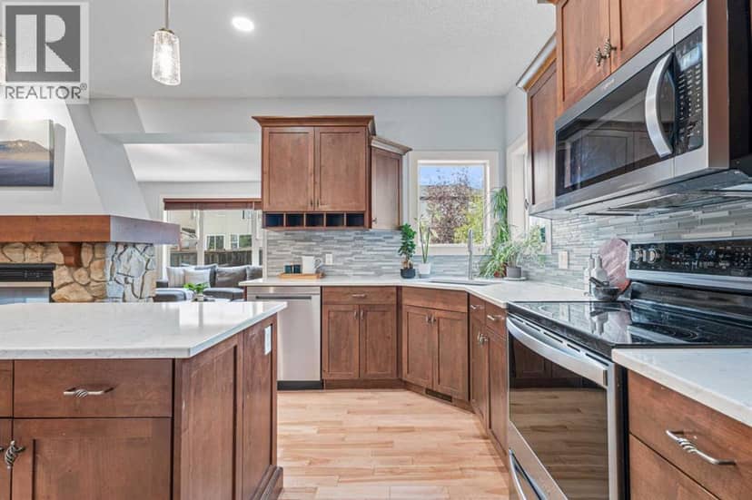 295 Aspen Hills Close SW — photo 9 of 40