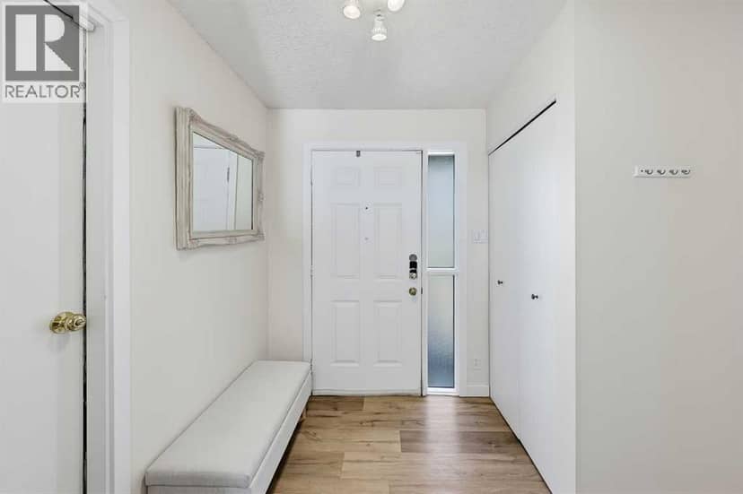 5, 64 Woodacres Crescent SW, Calgary, photo 4