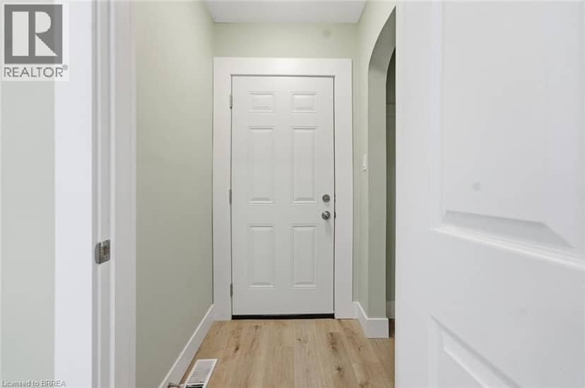 249 CLARENCE Street — photo 10 of 32