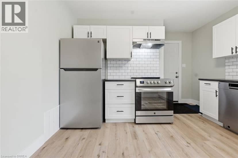 249 CLARENCE Street — photo 12 of 32