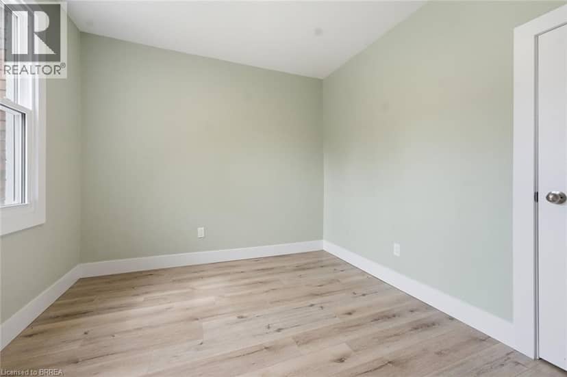 249 CLARENCE Street — photo 16 of 32