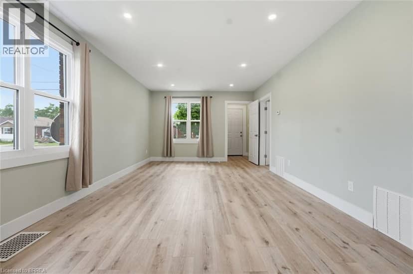249 CLARENCE Street — photo 19 of 32