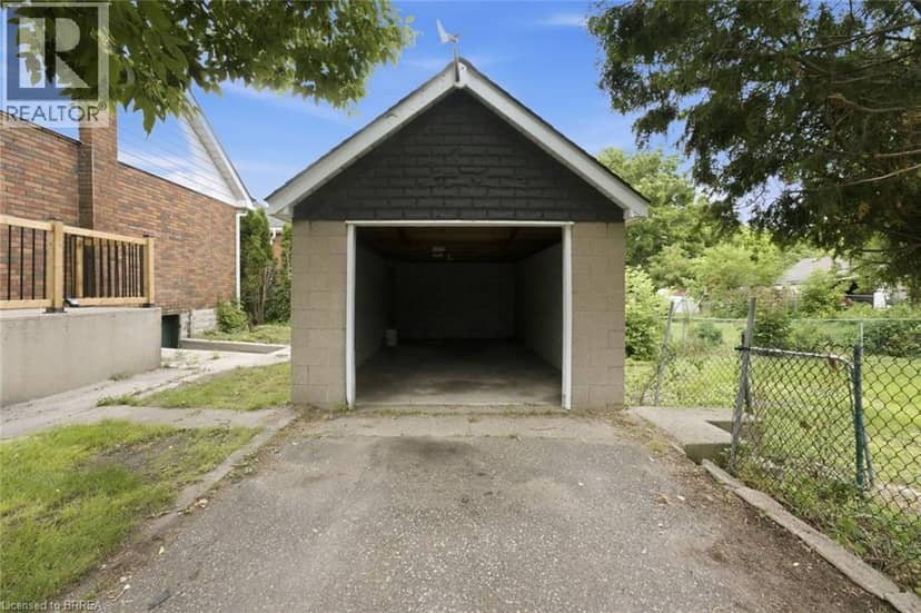 249 CLARENCE Street — photo 25 of 32