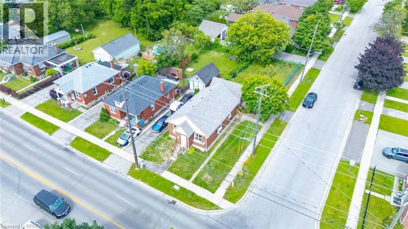 249 CLARENCE Street — photo 9 of 32