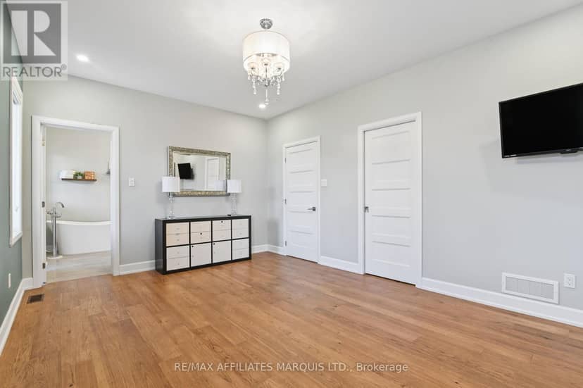 18163 St Laurent Boulevard — photo 16 of 40