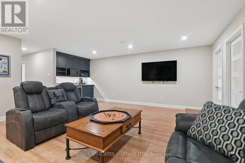18163 St Laurent Boulevard — photo 27 of 40