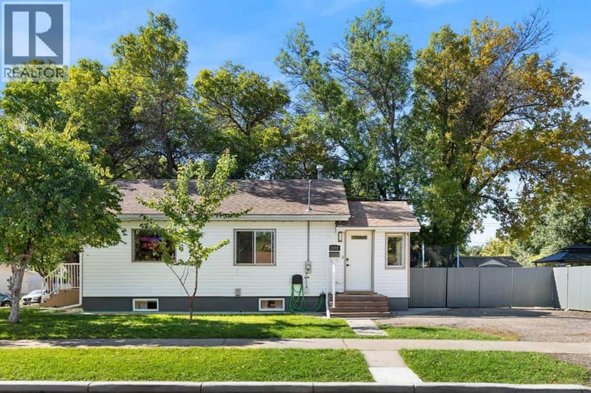 1178 Queen Street SE, Medicine Hat