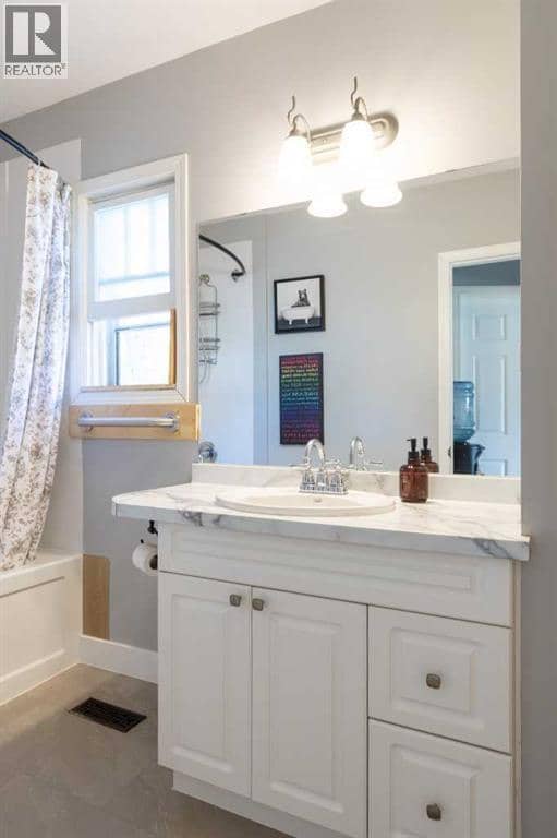 1178 Queen Street SE — photo 18 of 40
