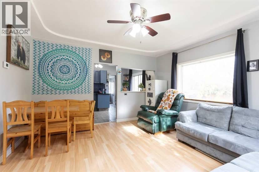 1178 Queen Street SE — photo 9 of 40