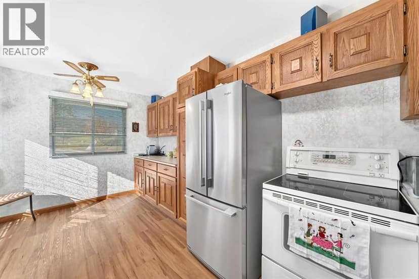3 Croydon Road NW, Calgary, photo 6