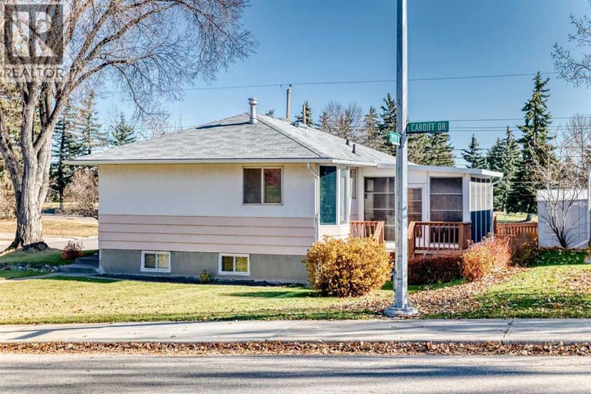3 Croydon Road NW, Calgary, photo 2