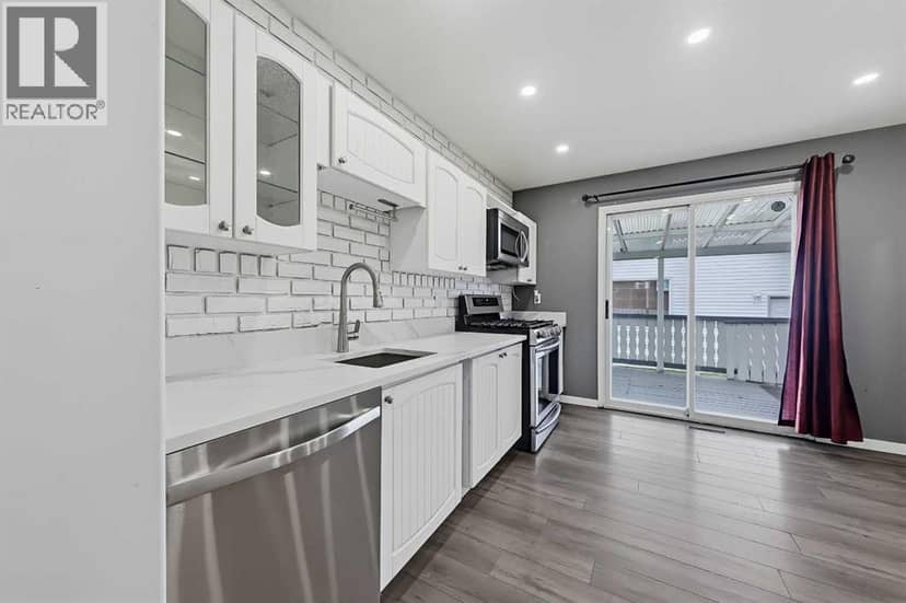 935 Madeira Way NE — photo 13 of 27