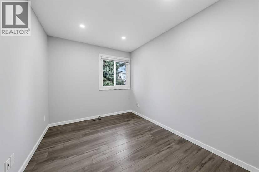 935 Madeira Way NE — photo 18 of 27