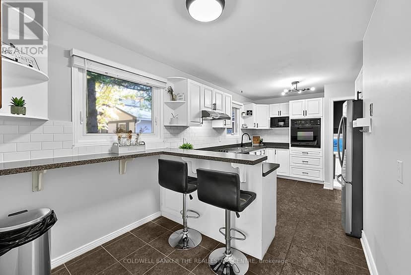 836 Elgin Street, Newmarket, photo 4