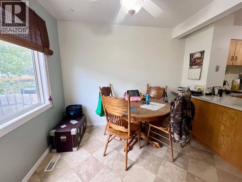 7, 110 Tamarack Avenue — photo 9 of 25