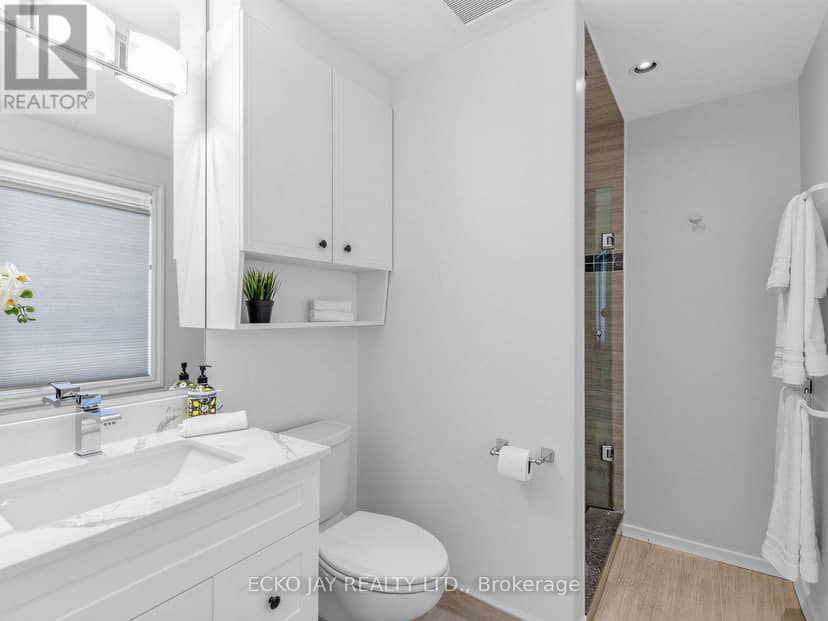 22 Meadowglade Crescent — photo 23 of 40