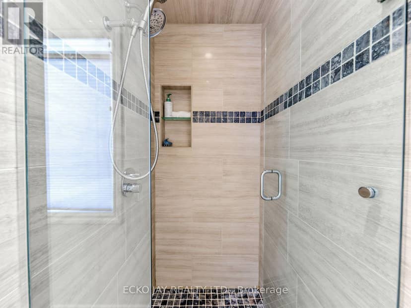 22 Meadowglade Crescent — photo 24 of 40