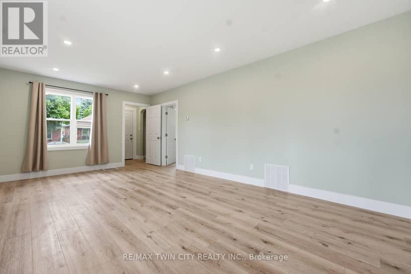 249 Clarence Street — photo 18 of 32