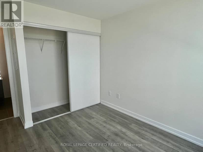 522 - 2300 St. Clair Avenue W — photo 9 of 25