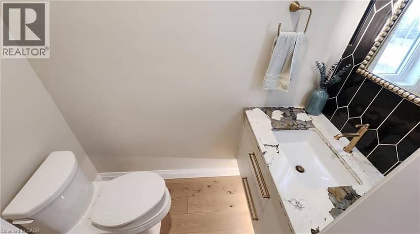 95 DAWN Avenue — photo 18 of 22