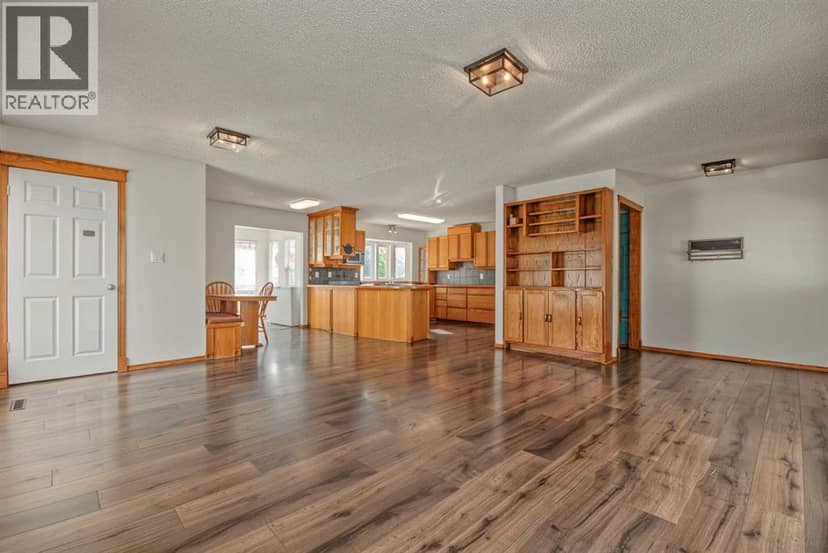 9907 85 Avenue — photo 9 of 32