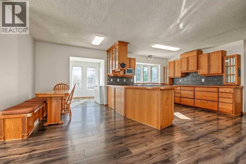 9907 85 Avenue — photo 10 of 32