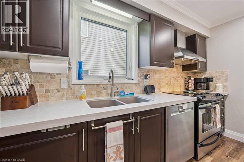 7 KROEGER Crescent — photo 10 of 37