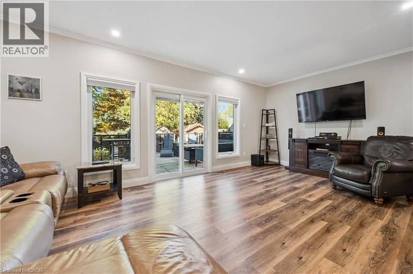 7 KROEGER Crescent — photo 13 of 37