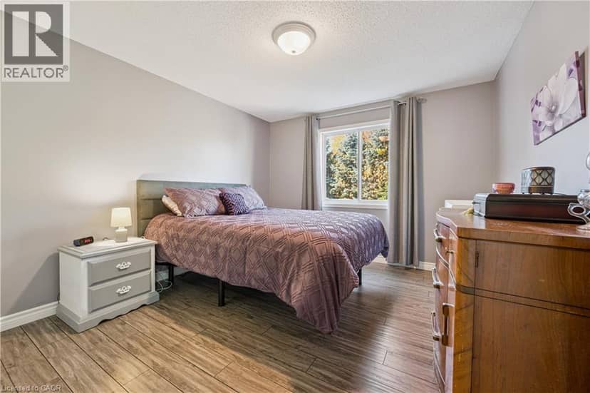 7 KROEGER Crescent — photo 17 of 37