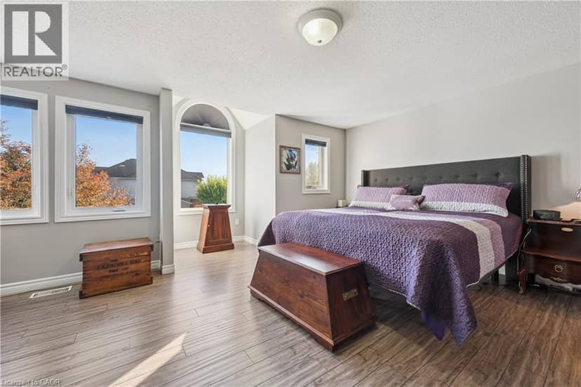 7 KROEGER Crescent — photo 20 of 37