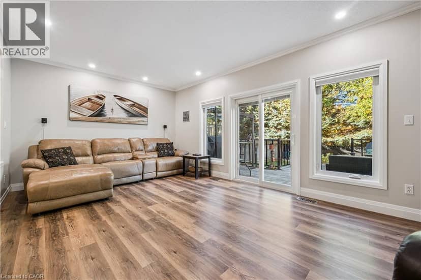 7 KROEGER Crescent — photo 12 of 37