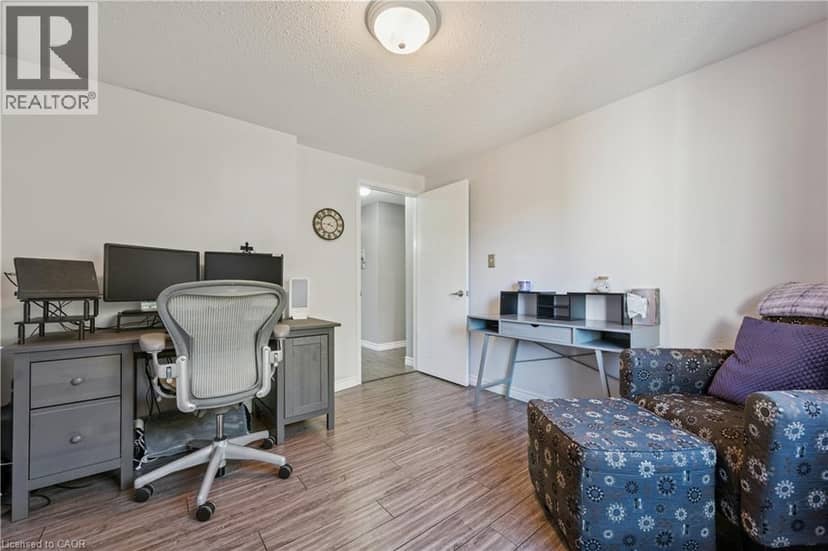 7 KROEGER Crescent — photo 16 of 37