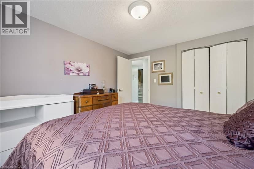 7 KROEGER Crescent — photo 18 of 37