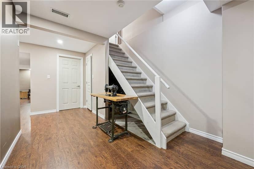 7 KROEGER Crescent — photo 27 of 37