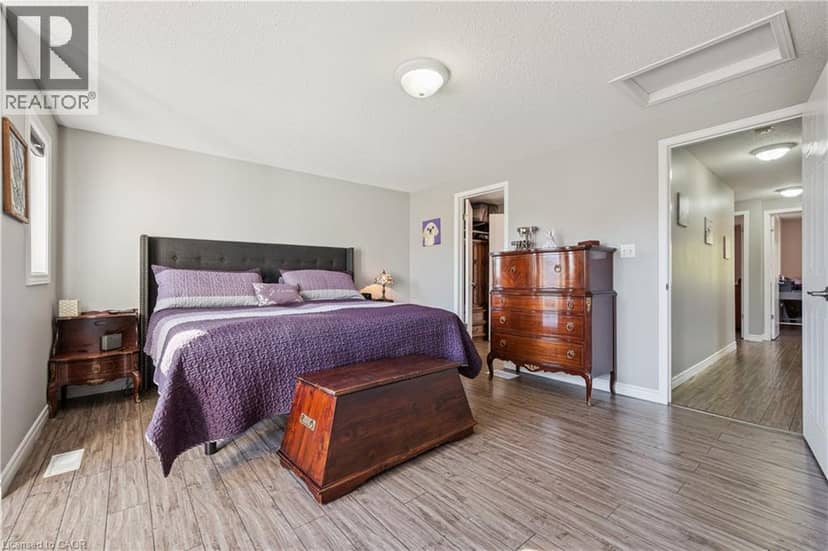 7 KROEGER Crescent — photo 22 of 37