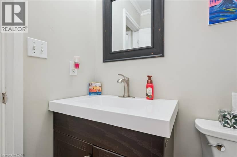 7 KROEGER Crescent — photo 14 of 37