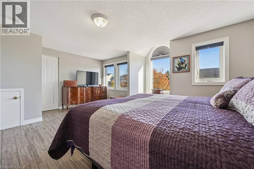 7 KROEGER Crescent — photo 21 of 37