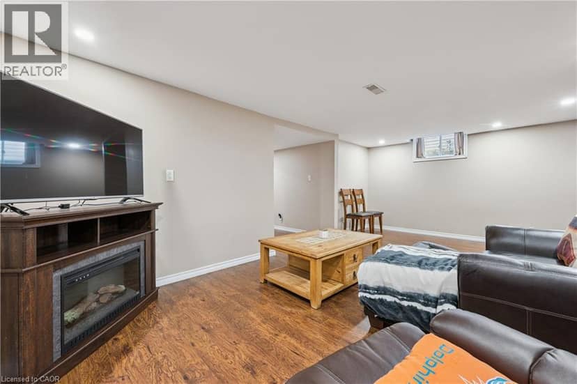 7 KROEGER Crescent — photo 30 of 37
