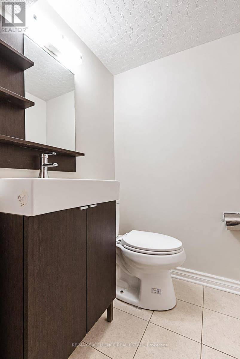 88 Fleetwood Crescent — photo 17 of 18
