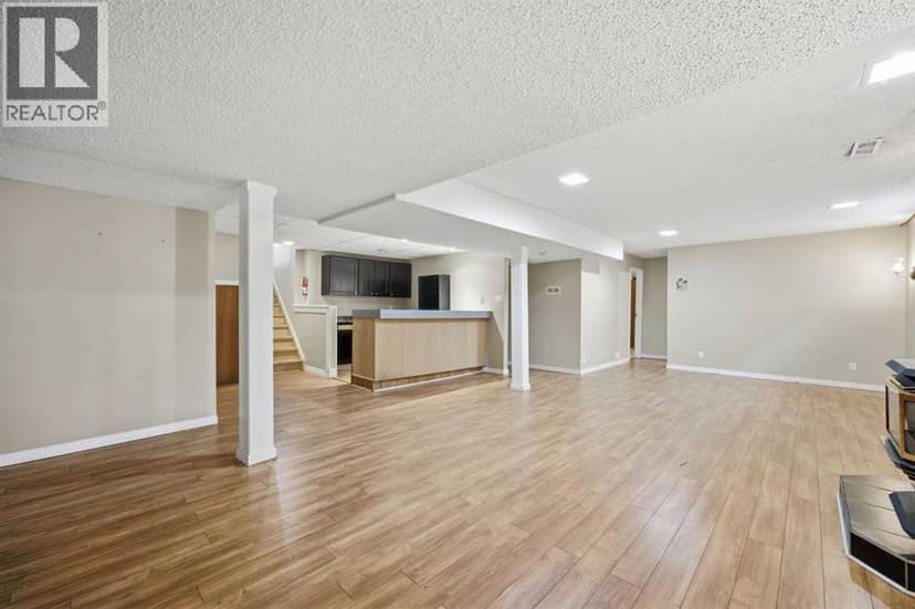 258 Kennedy Crescent — photo 18 of 28