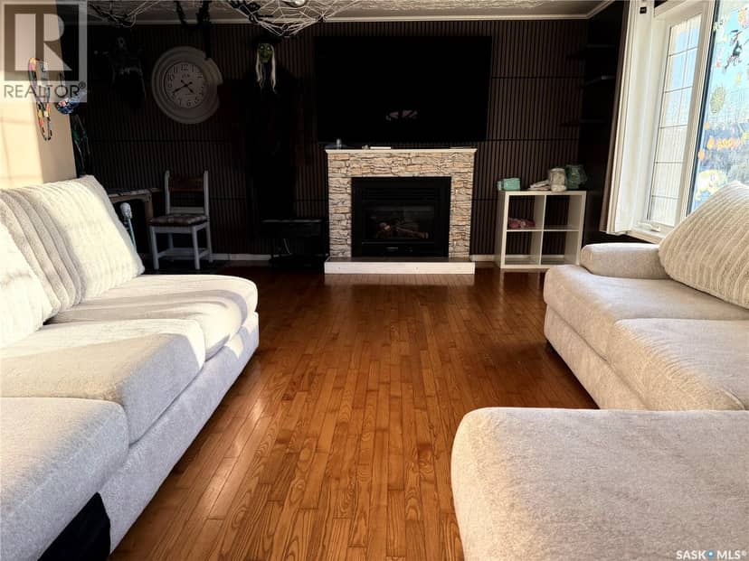 160 Vickers CRESCENT — photo 14 of 22