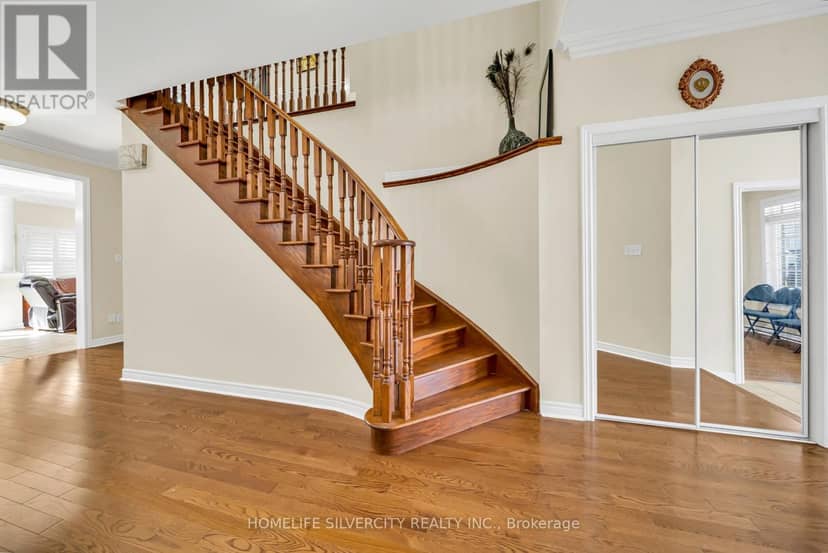 70 Appleaire Crescent — photo 19 of 39