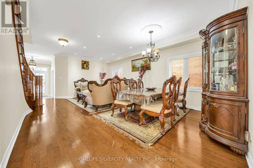 70 Appleaire Crescent — photo 9 of 39